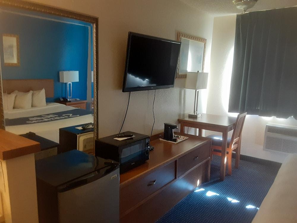 Days Inn by Wyndham Pocatello University Area - Room