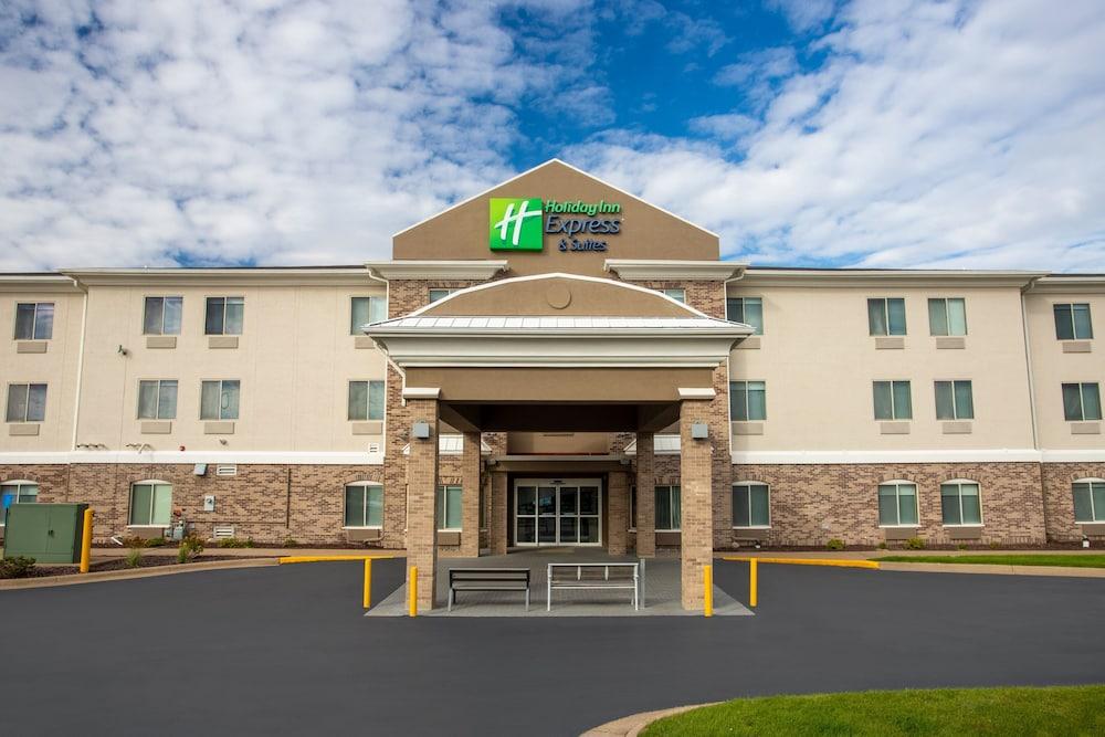 Holiday Inn Express Hotel & Suites Clinton, an IHG Hotel - Featured Image