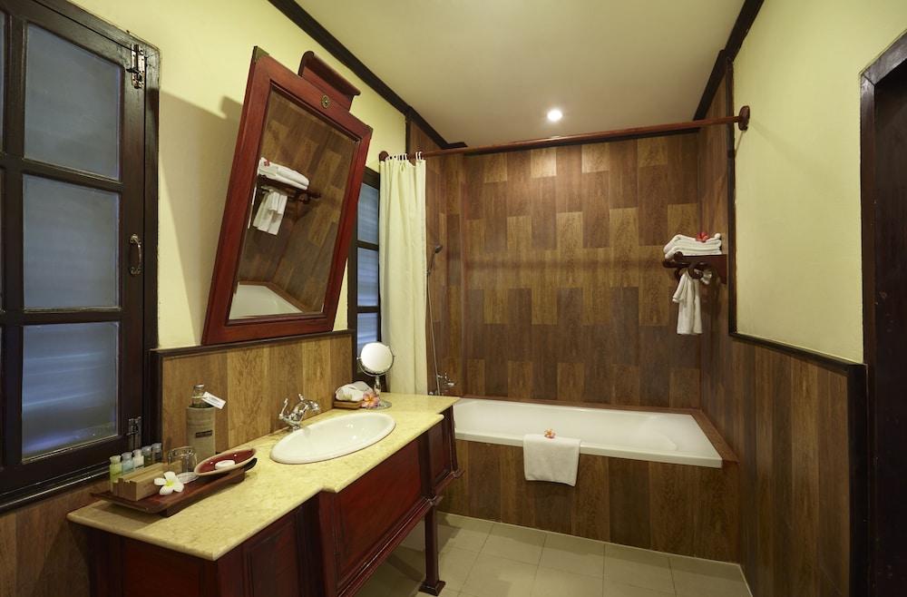 Villa Santi Hotel - Bathroom