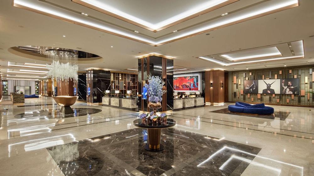 Hilton Istanbul Maslak - Lobby