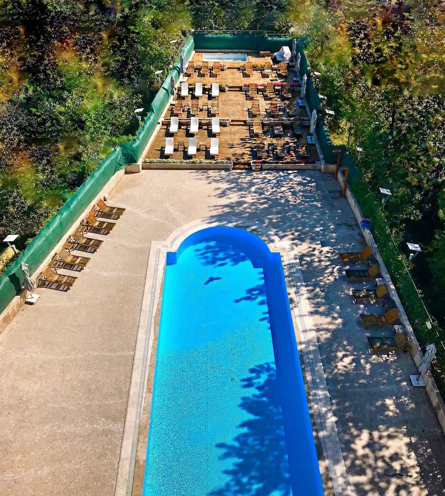 كيفاهير هوتل إسطنبول إيجيا - Outdoor Pool