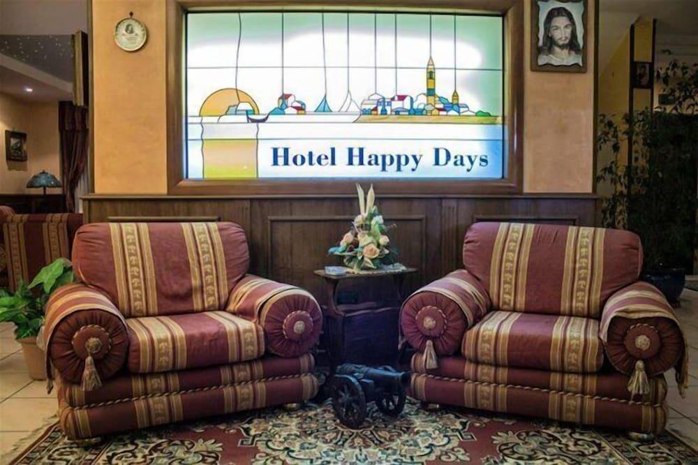 Hotel Happy Days - Lobby Sitting Area