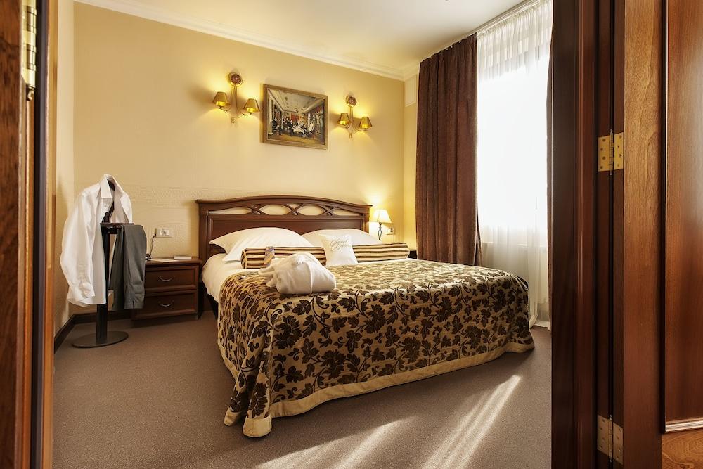 Chichikov Hotel - Room