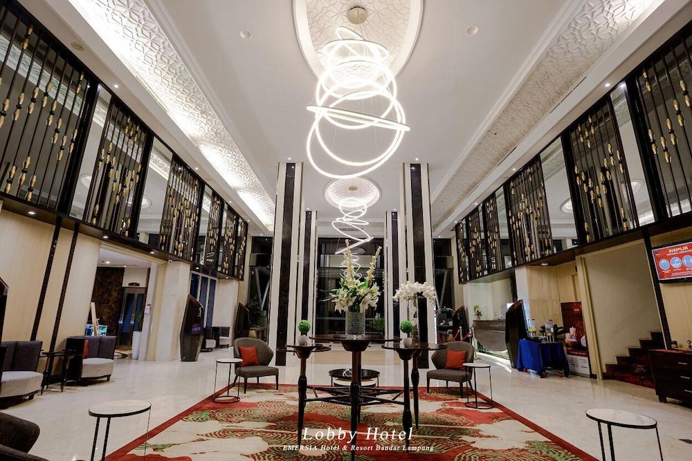 Emersia Hotel & Resort - Lobby Sitting Area