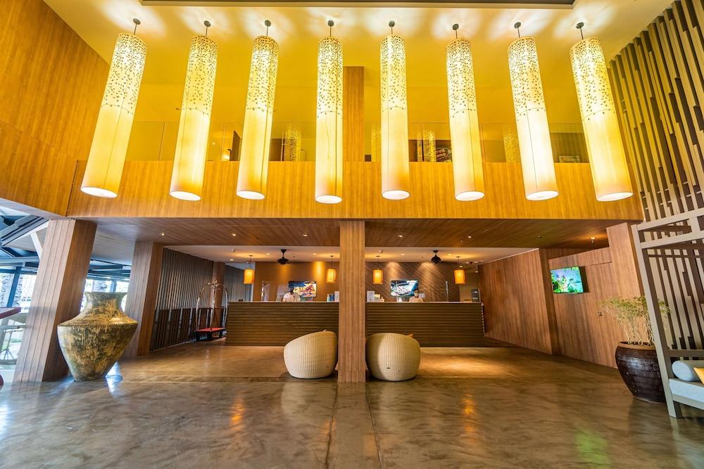 Radisson Resort and Suites Phuket - Lobby