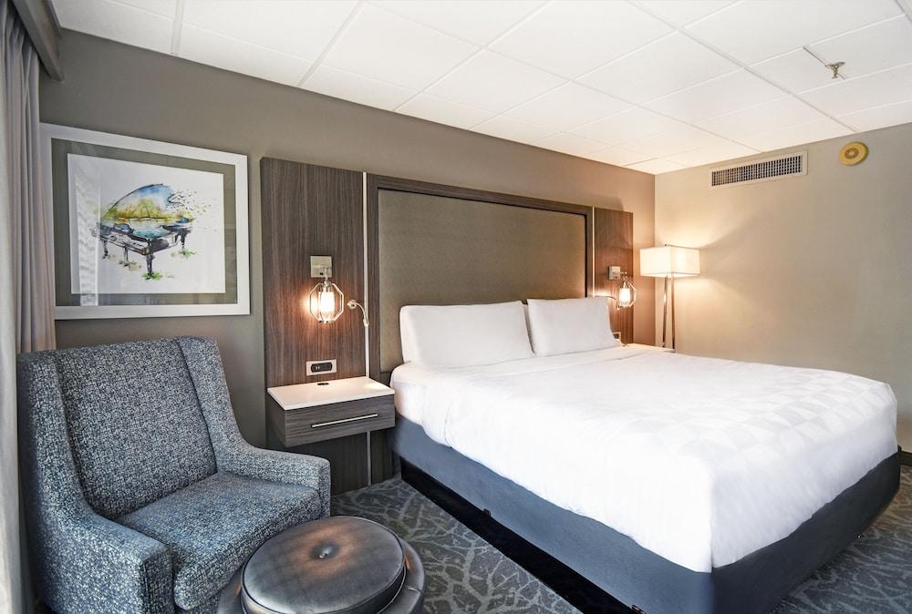 Holiday Inn Downtown Memphis, an IHG Hotel - Room