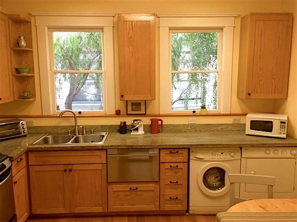 Modern and Stylish Flat - Private kitchen