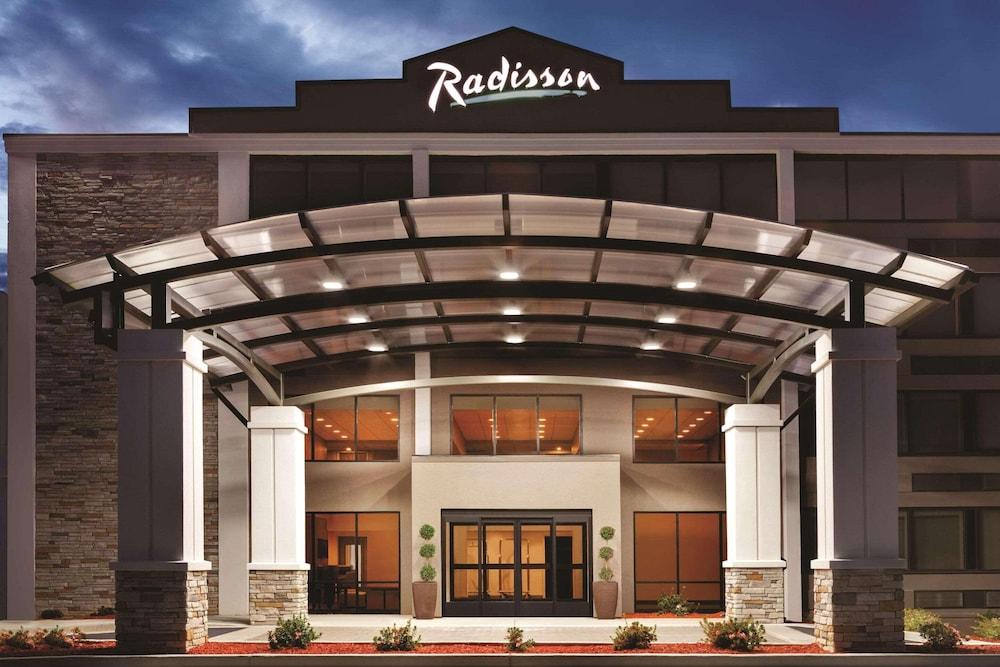Radisson Hotel Charlotte Airport - Featured Image