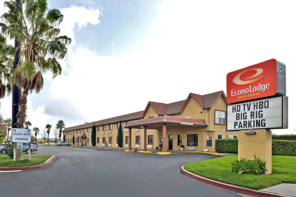 Econo Lodge Inn & Suites - Featured Image