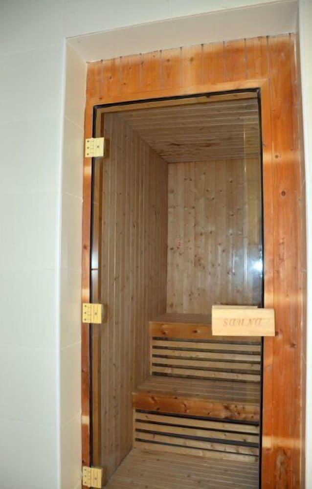 The Lodge Suites - Sauna