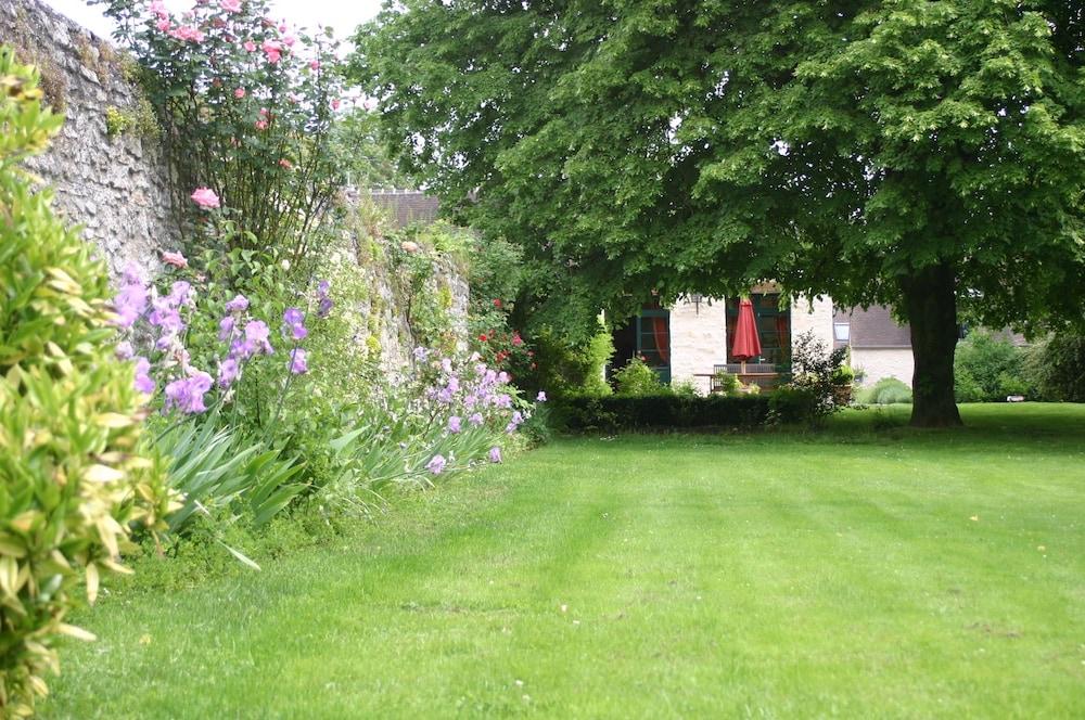 L'Aunette Cottage - Property Grounds