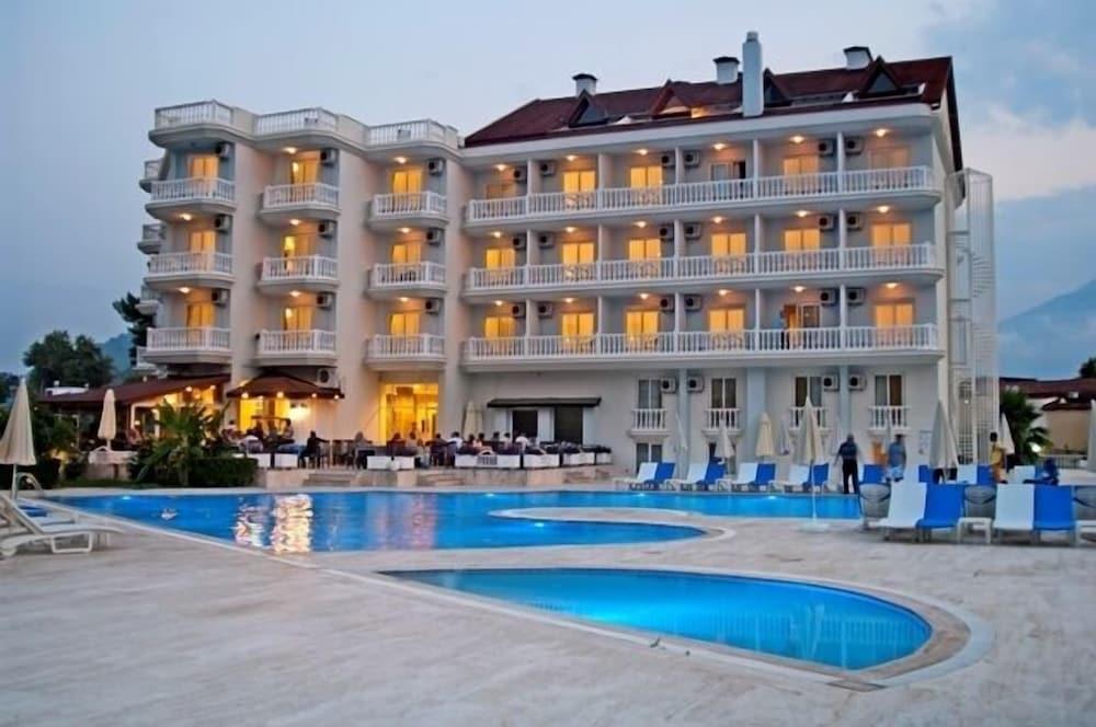Mira Garden Resort & Hotel - Featured Image