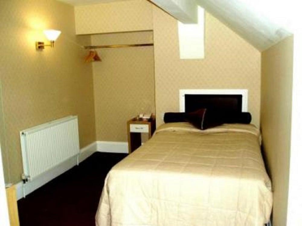 Devonshire House Hotel - Room