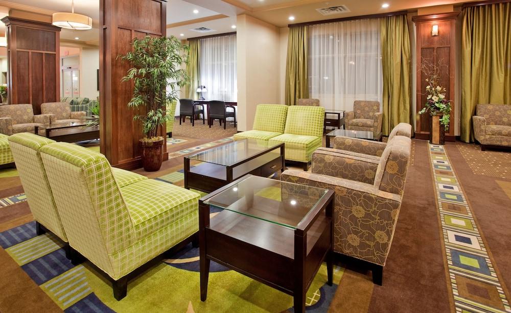 Holiday Inn Hotel & Suites Kamloops, an IHG Hotel - Lobby