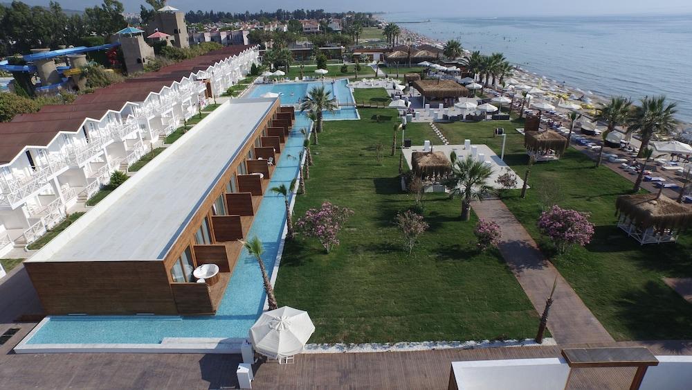 Risus Beach Resort Hotel - Exterior
