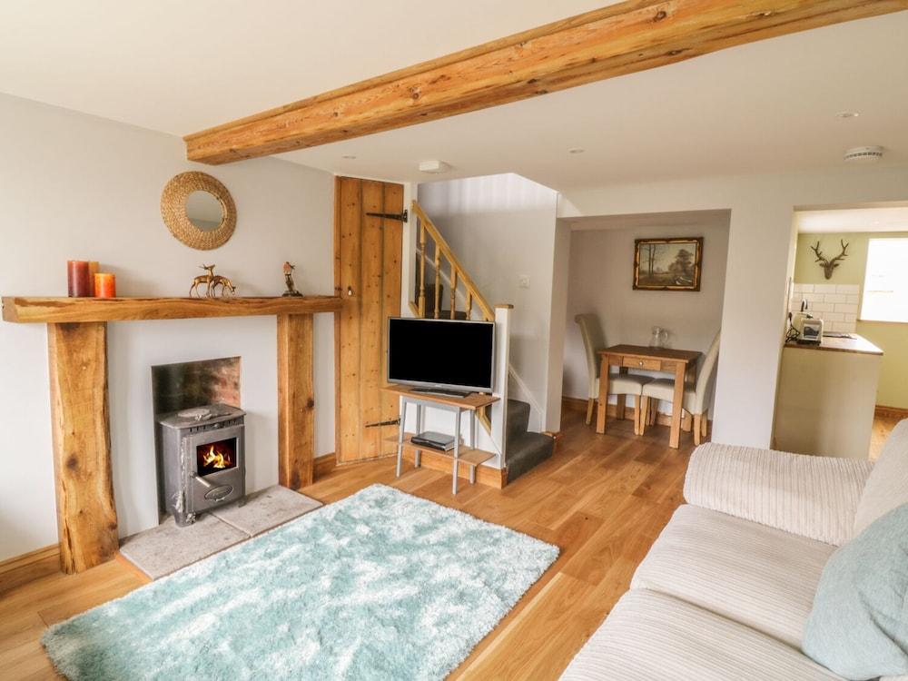 2 Hillside Cottages - Living Room