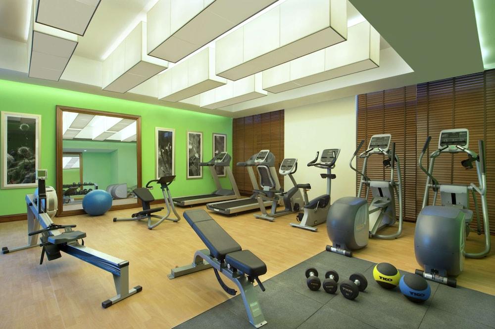 Hilton Garden Inn Dubai Al Muraqabat - Fitness Facility