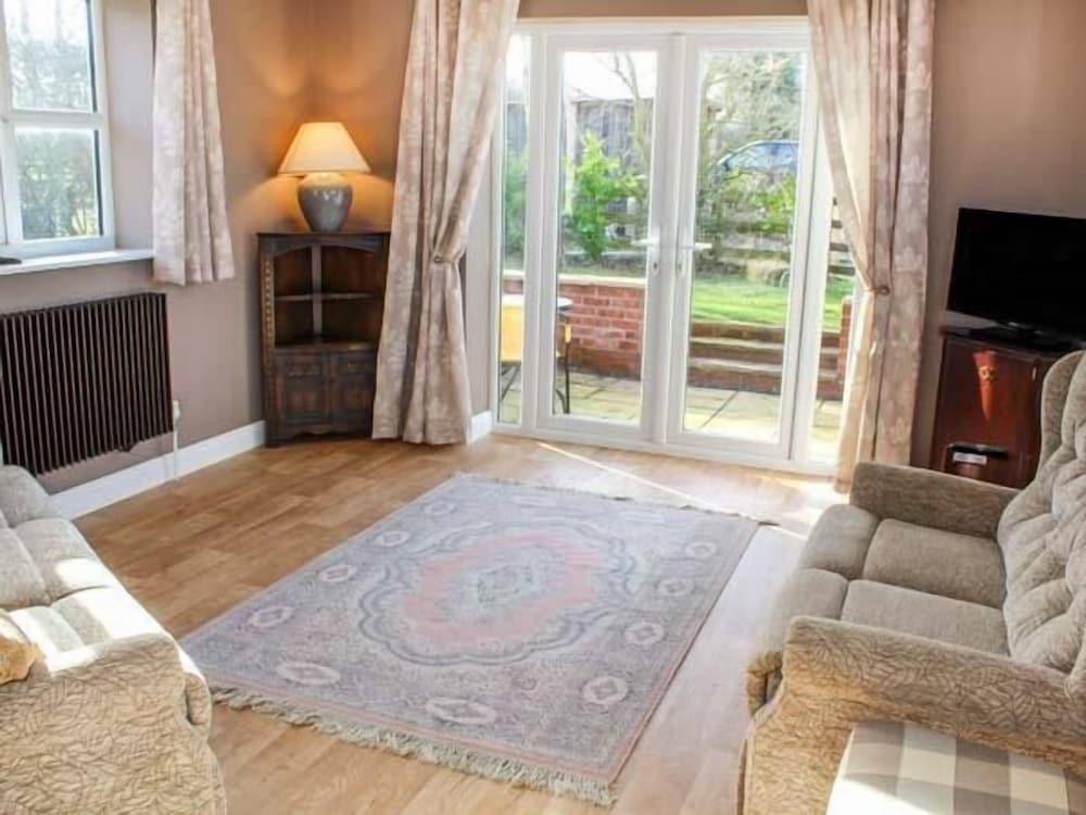 Primrose Cottage - Living Room