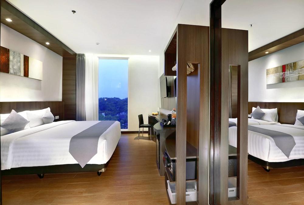 Hotel NEO Dipatiukur - Bandung by ASTON - Room