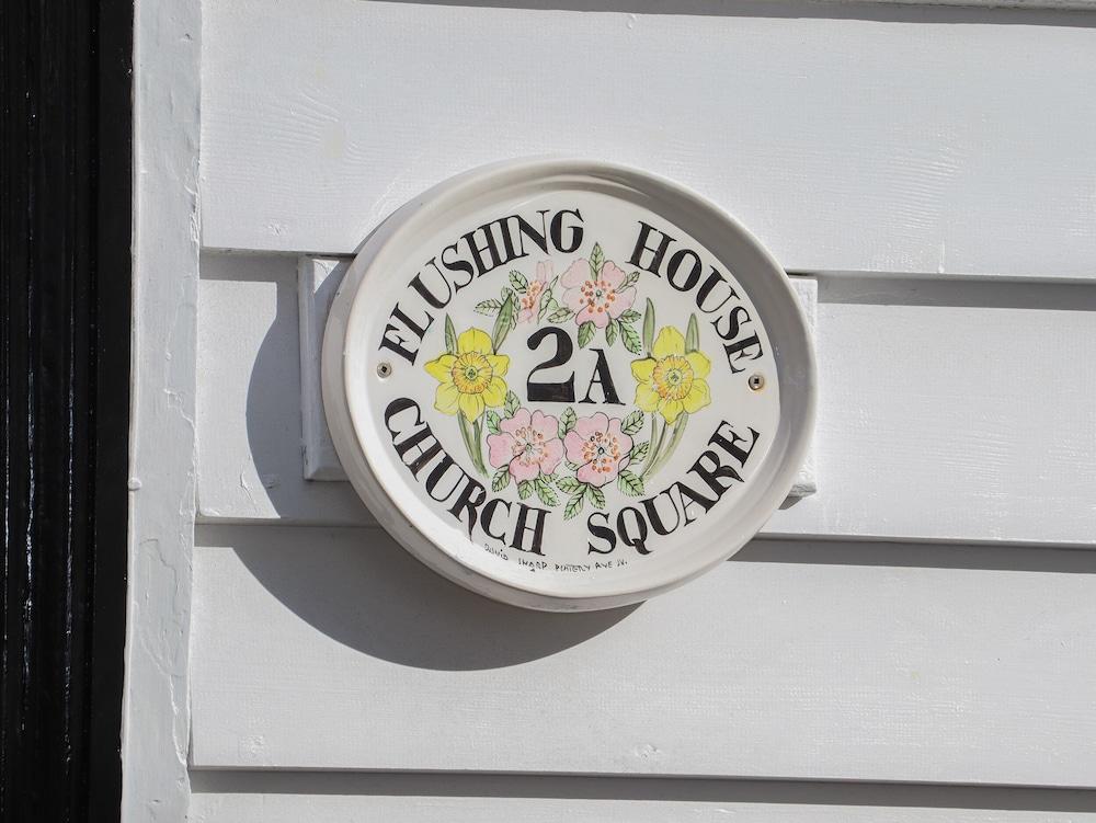 Flushing House - Exterior detail