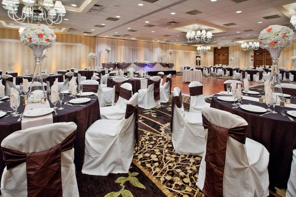 Ramada by Wyndham Cleveland Independence - Banquet Hall