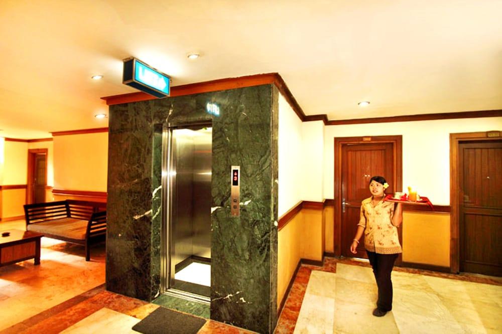 Nirmala Hotel - Lobby