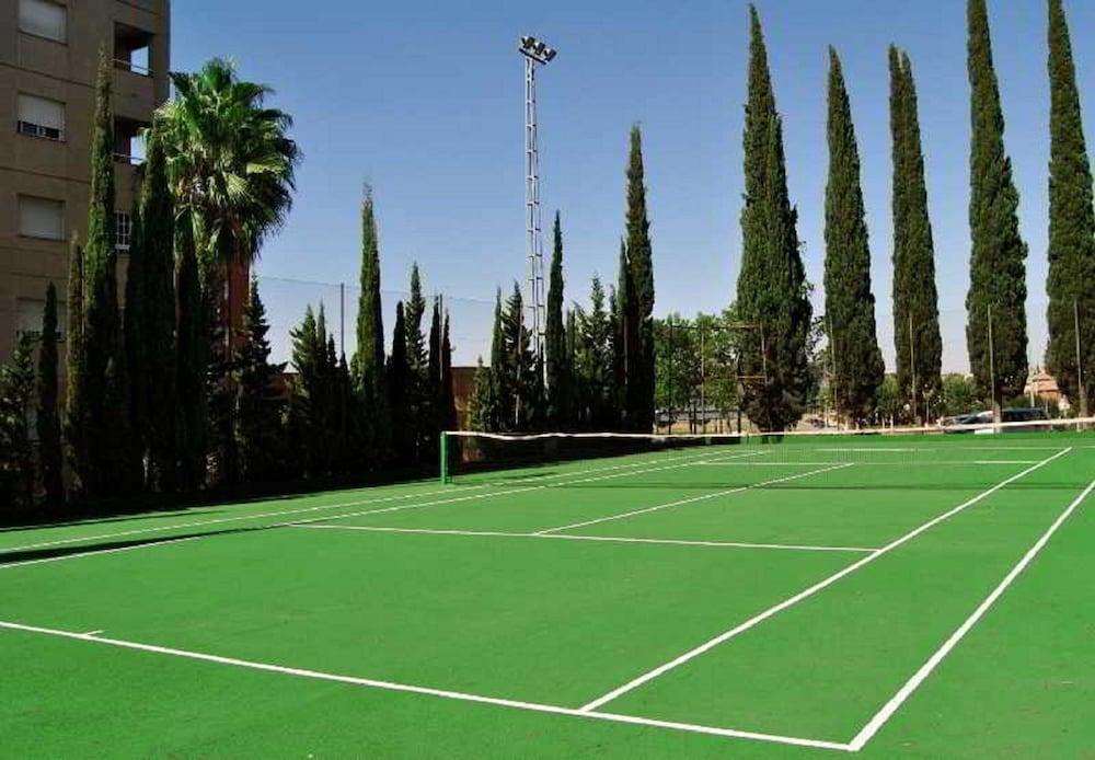 هوتل تي آر إتش لا موتيلا - Tennis Court