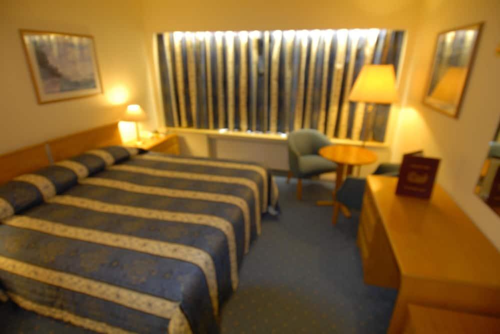 Oaklands Lodge Hotel - Room