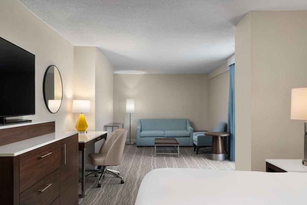 Doubletree by Hilton Hotel Norfolk Airport - Room