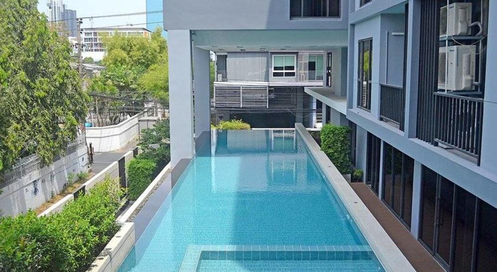 Park 19 Residence - Outdoor Pool