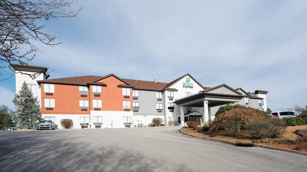 Holiday Inn Express & Suites Knoxville-North-I-75 Exit 112, an IHG Hotel - Featured Image