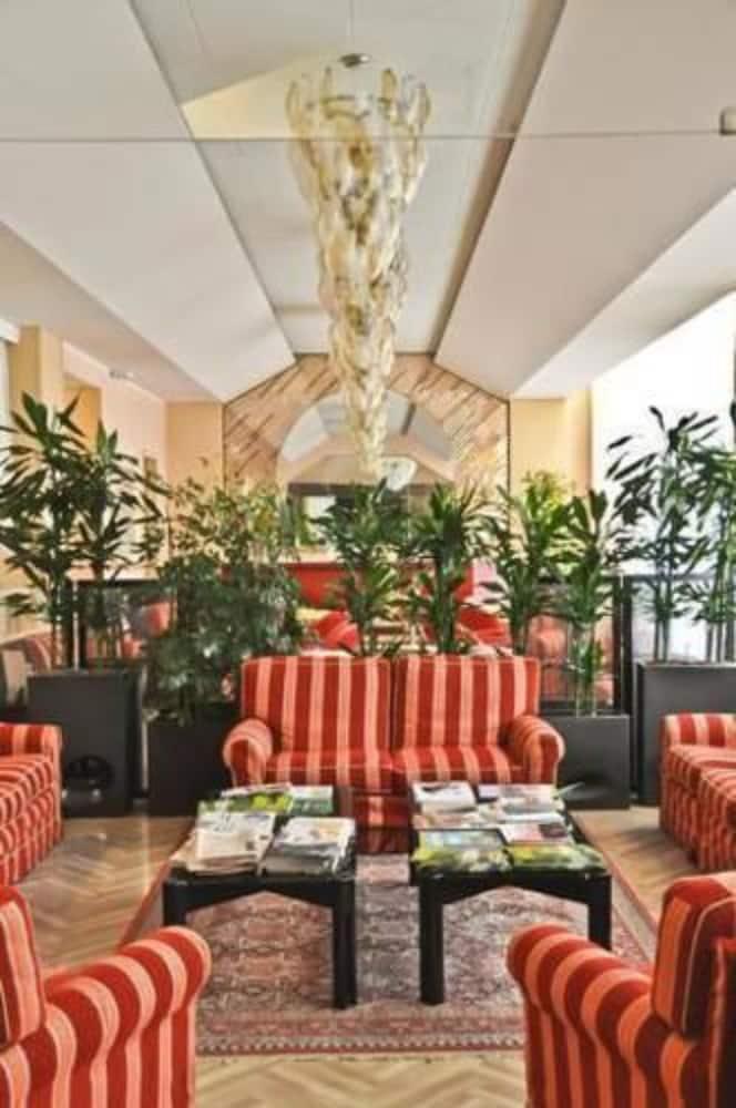 Hotel Lloyd Milan - Lobby Sitting Area