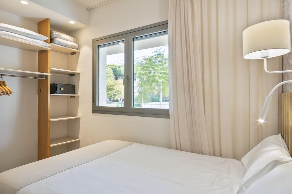 Castellmar Apartments - Room