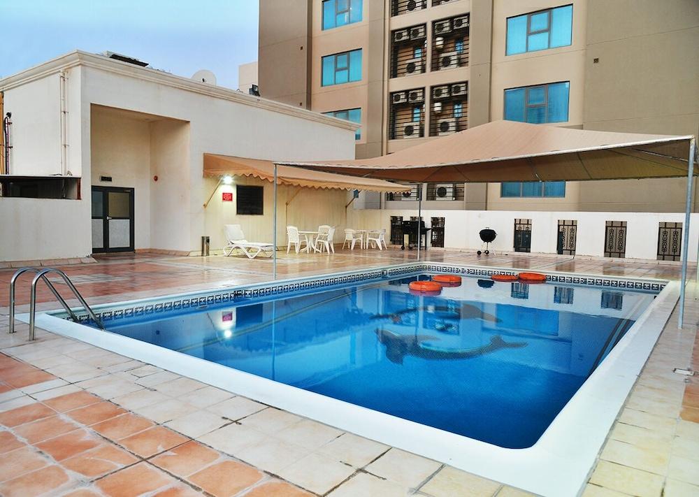 Pearl Bahrain Suites - Outdoor Pool