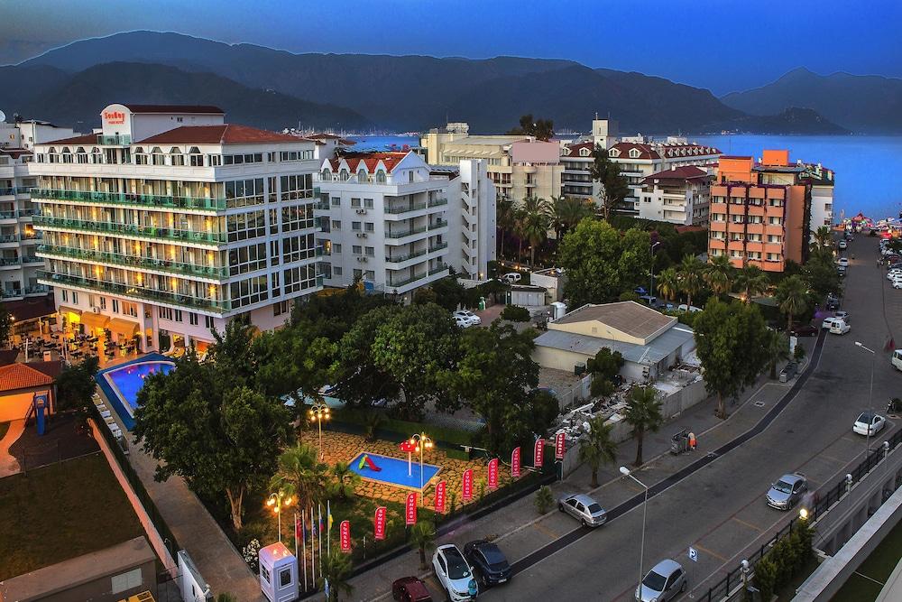 Sun Bay Park Hotel - Featured Image