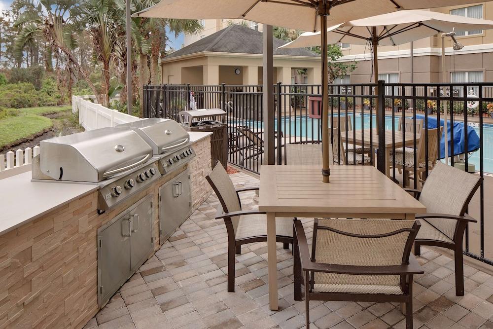 Homewood Suites by Hilton Orlando-Maitland - BBQ/Picnic Area