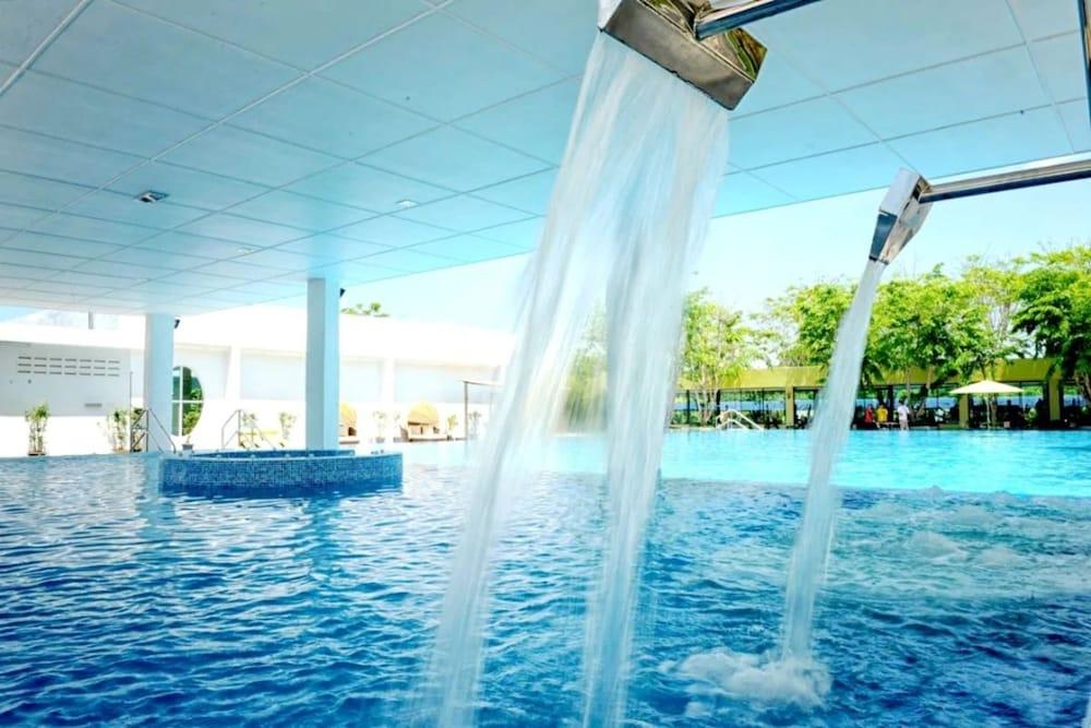 The Orchard Wellness and Health Resort Melaka - Indoor/Outdoor Pool