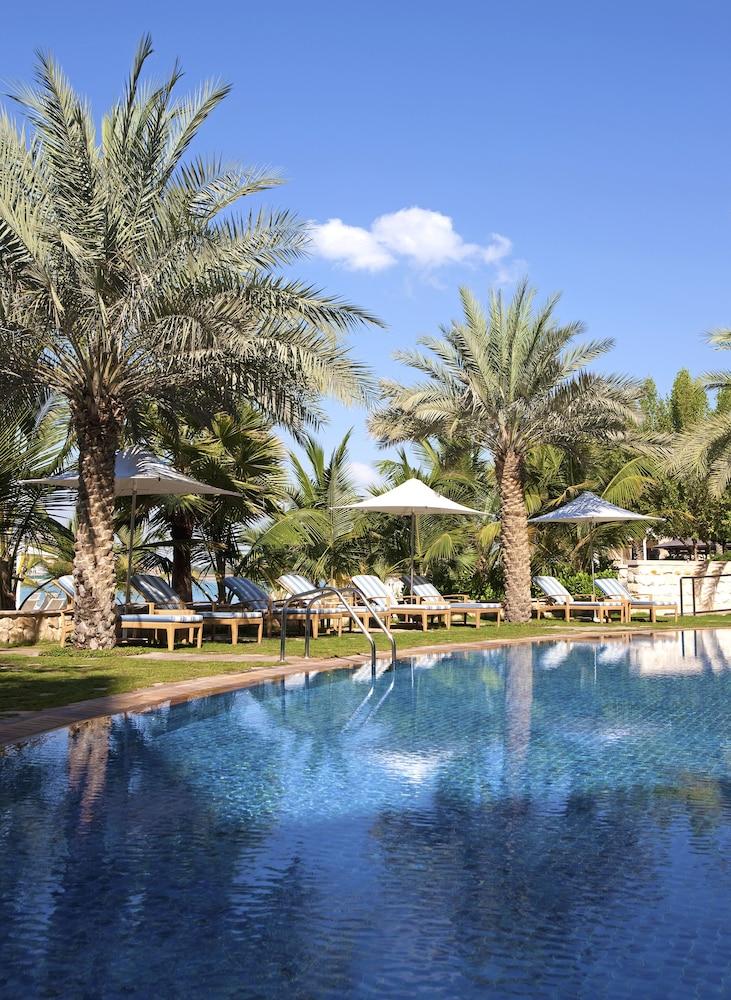 Shangri-La Hotel Apartments Qaryat Al Beri - Pool