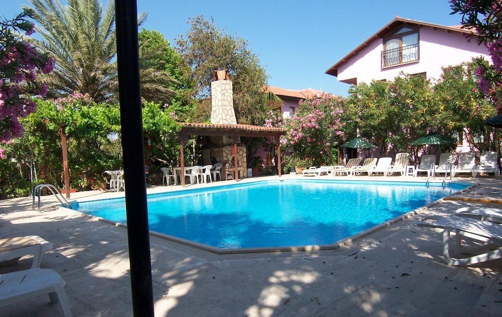 Villa Poseidon Apartments - Outdoor Pool