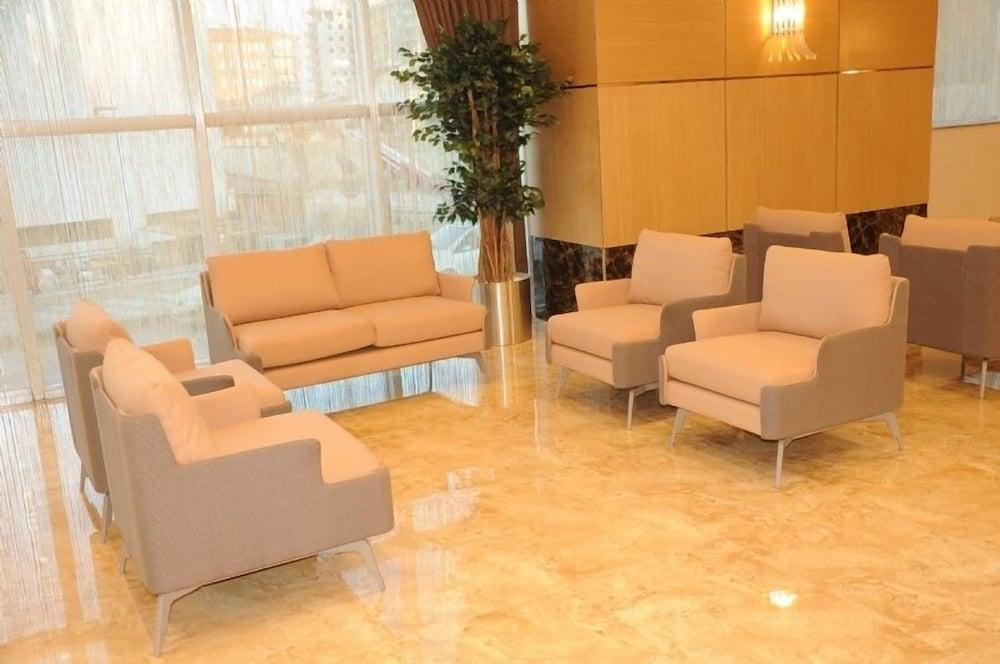 Divalin Hotel - Lobby Sitting Area
