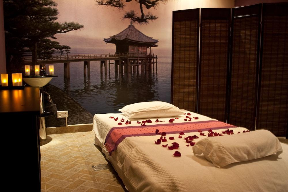 Sahara Beach Resort & Spa - Treatment Room