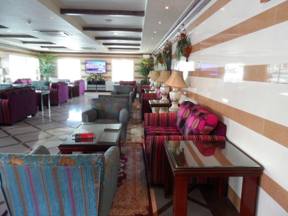 Aknan Al Morooj Furnished Units - Lobby Sitting Area