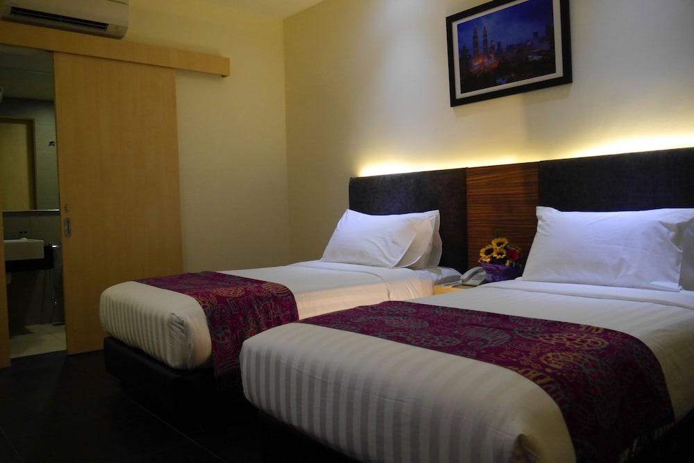 Sky Hotel Selayang - Room