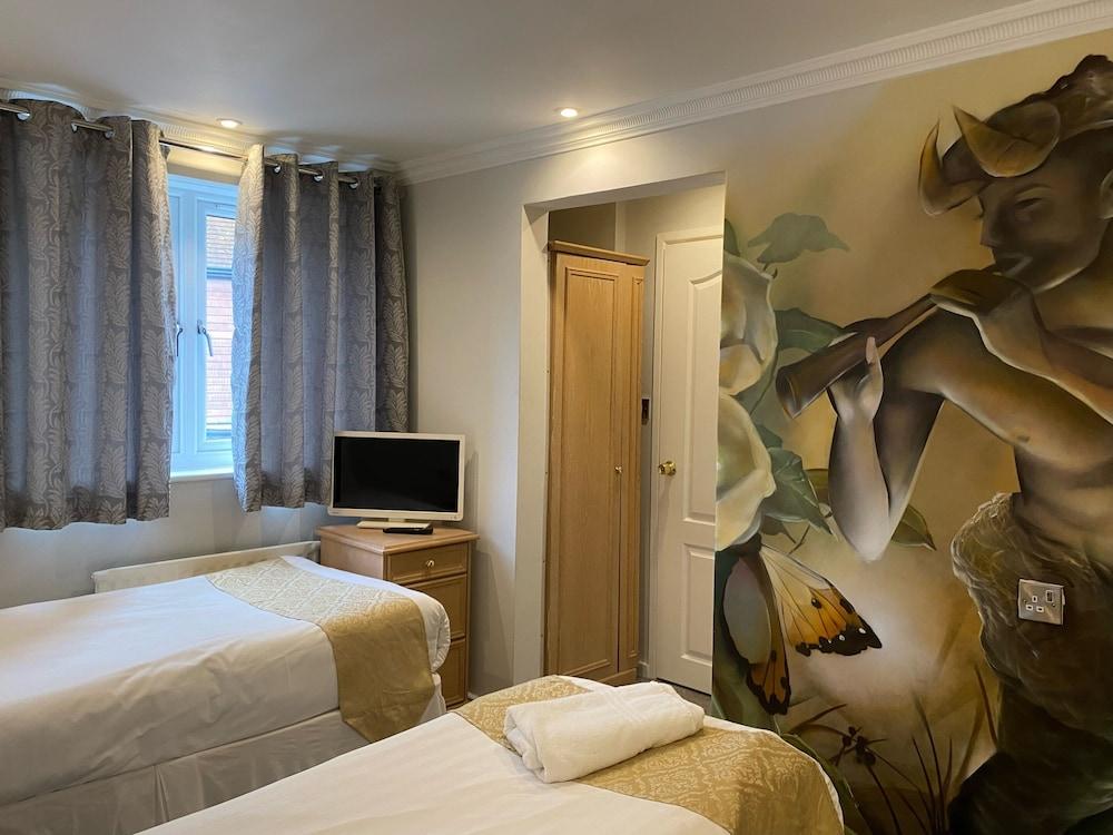 The George Hotel - Pangbourne - Room