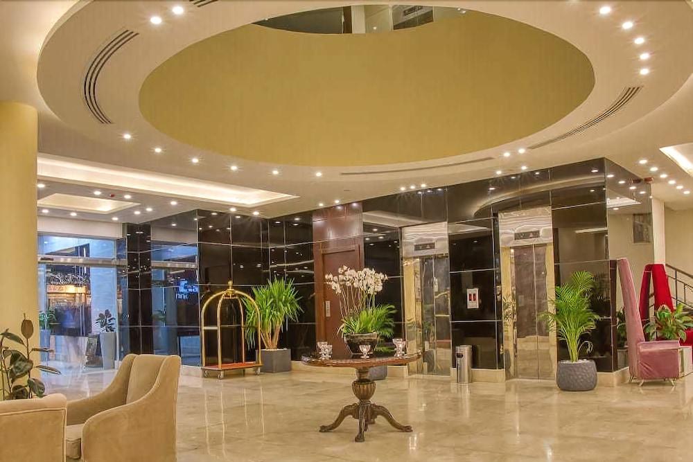 Sandy Palace Hotel - Lobby