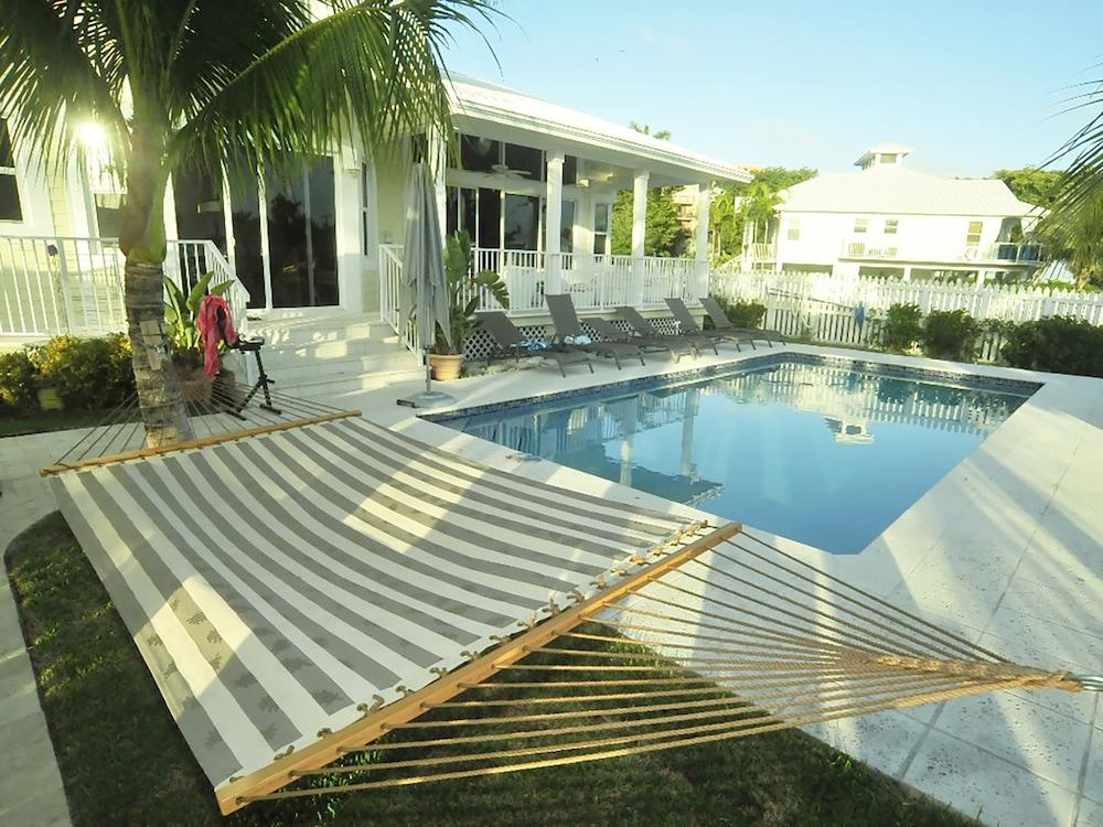 5 Bedroom Homes in Miami by TMG - Outdoor Pool