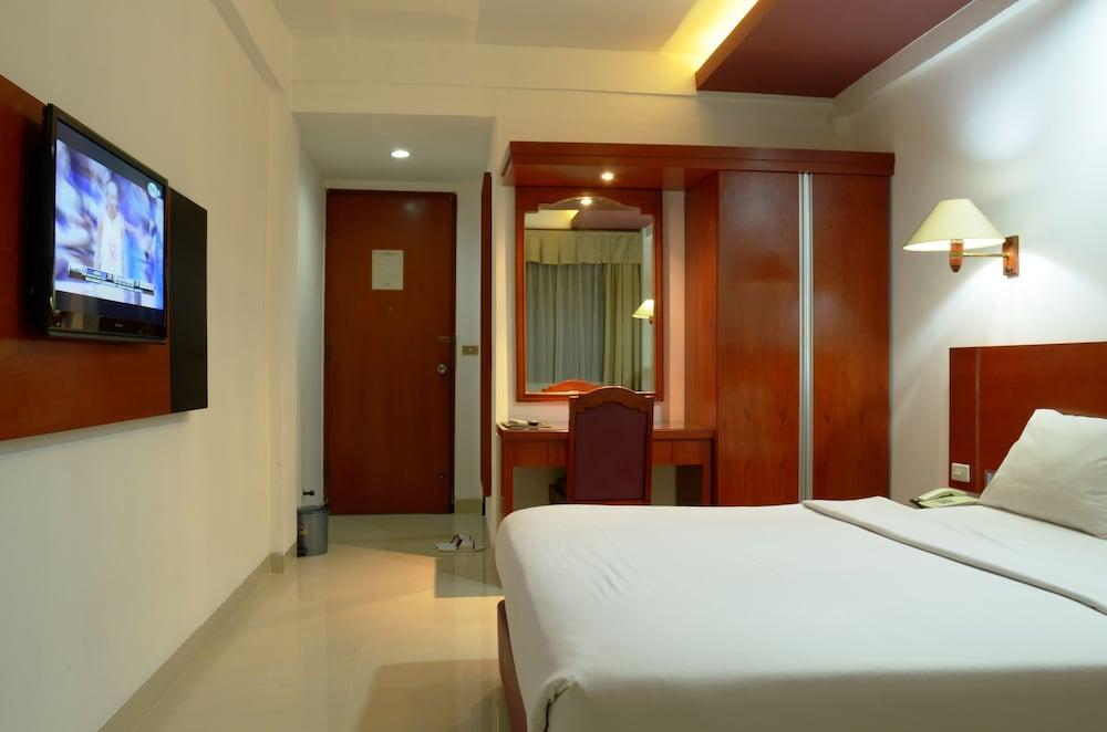 Hotel Puri Mega - Room