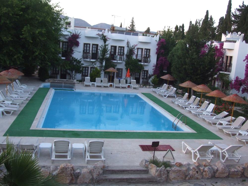 Safir Hotel - Outdoor Pool