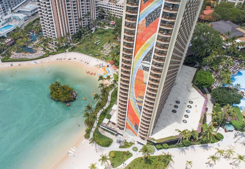 Hilton Hawaiian Village Waikiki Beach Resort - Exterior