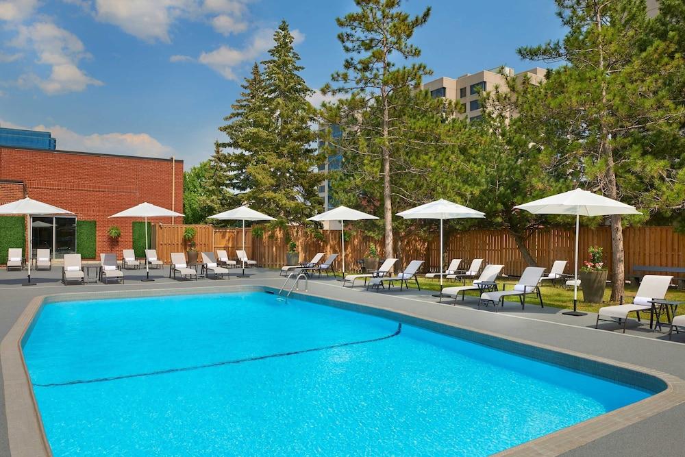 Sheraton Parkway Toronto North Hotel & Suites - Outdoor Pool
